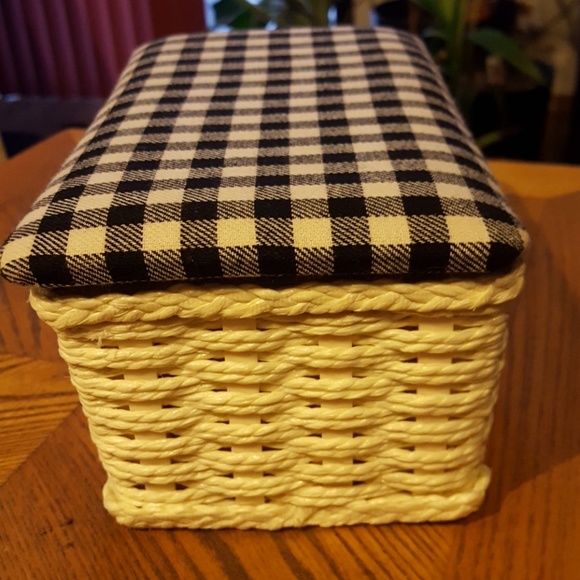 Small Sewing or Accessory Storage. - Picture 5 of 6